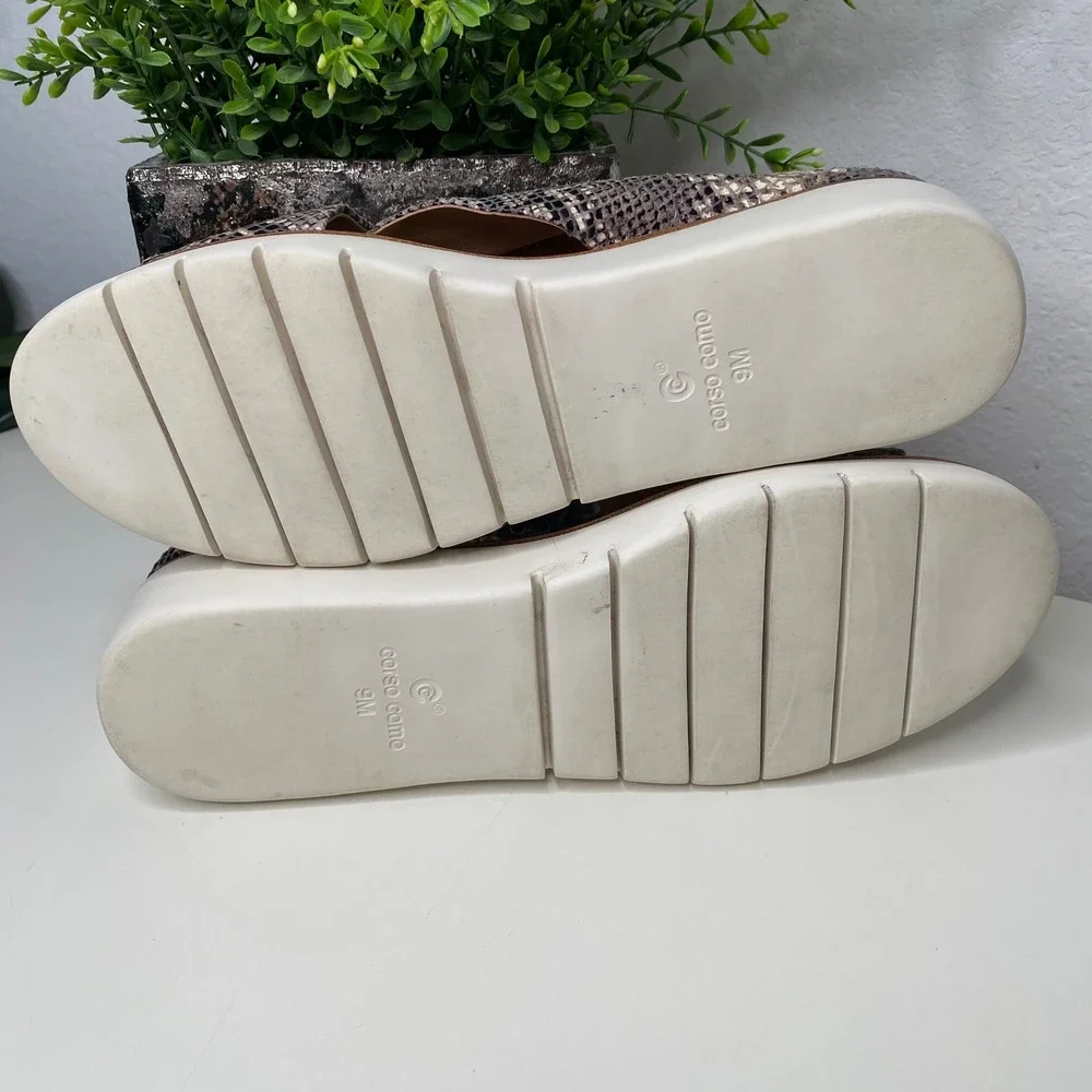 Corso Como Bilanka Wedge Sandals Womens Grey Snakeskin Leather Slide Chic 9M